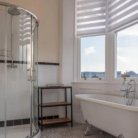 Luxury Rowntree House Across From The Shambles * York