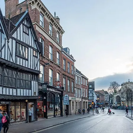 Апартаменты Luxury Rowntree House Across From The Shambles Йорк