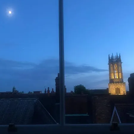 Luxury Rowntree House Across From The Shambles